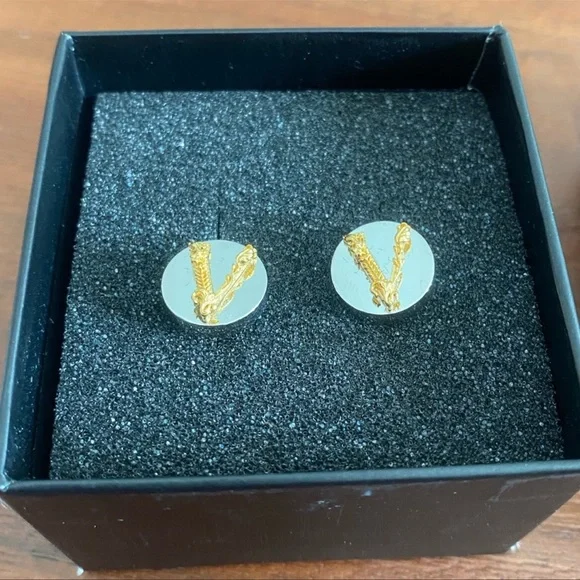 Versace virtus stud earrings - Picture 4 of 7